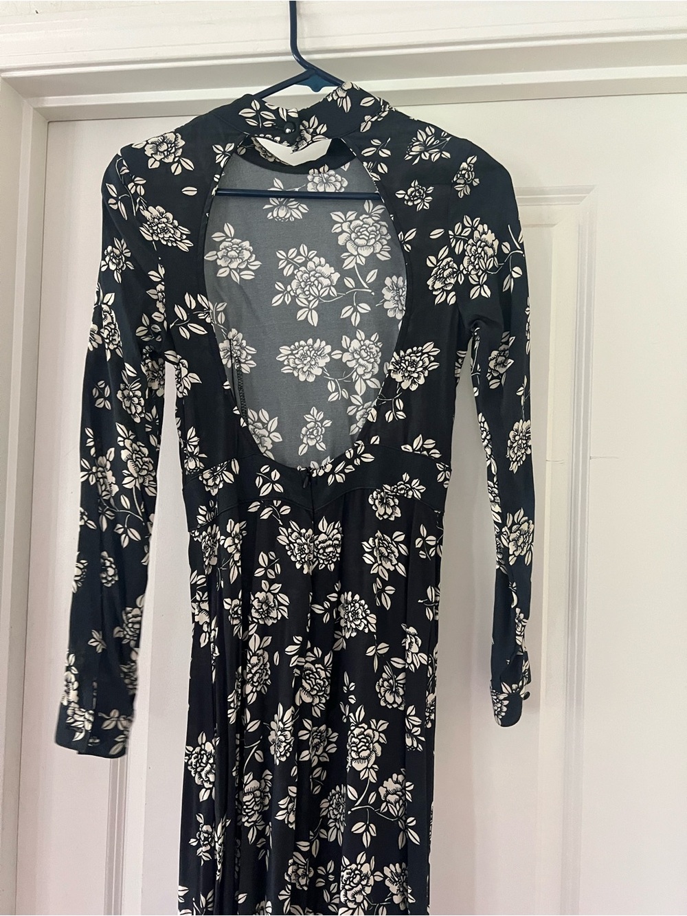 Flynn Skye Black Maxi Dress with White Floral Print - Picture 3 of 4